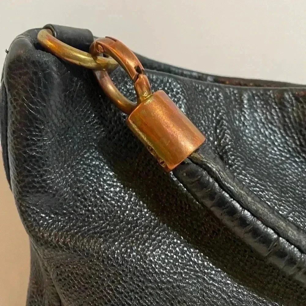 Marc By Marc Jacobs logo gold interior